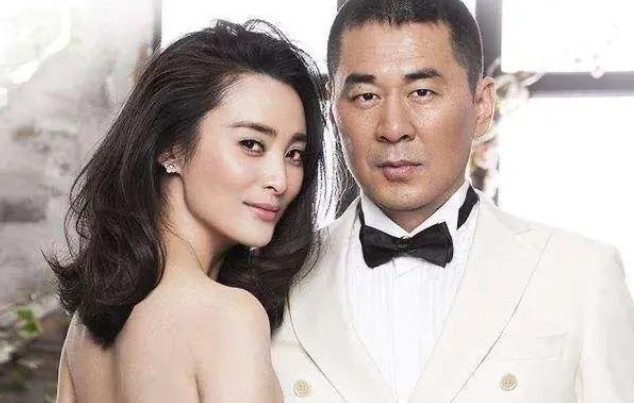 有一次，李静问郑晓龙：“您为什么不让蒋勤勤在《甄嬛传》中出演甄嬛，她和陈建斌是夫