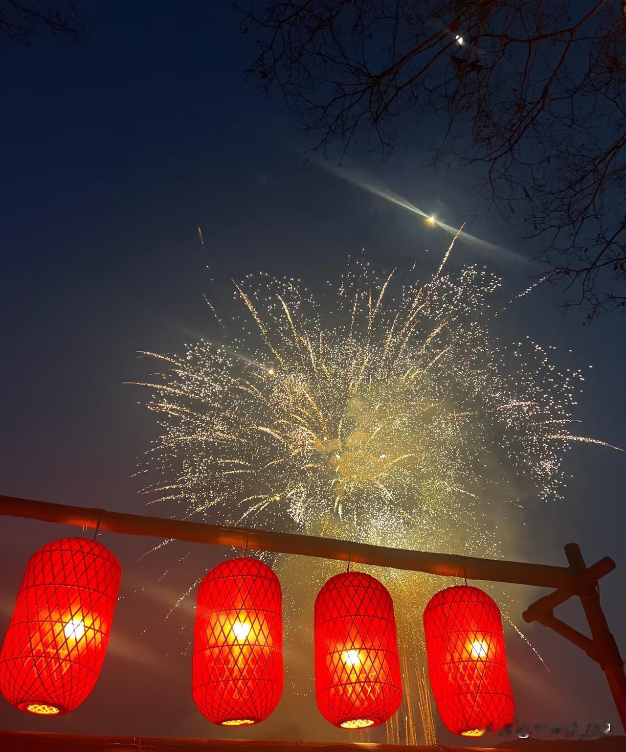 满心欢喜冲徽州古村，结果体验感差到想原地掉头！人多到离谱，景区完全不控制人流