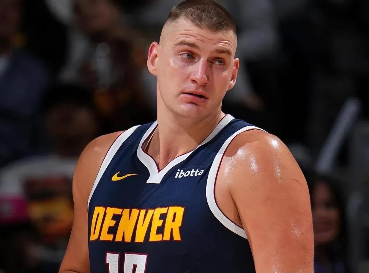 本赛季NBA谁最有可能拿到篮板王？截止目前，场均篮板数前五球员第一名：萨博尼