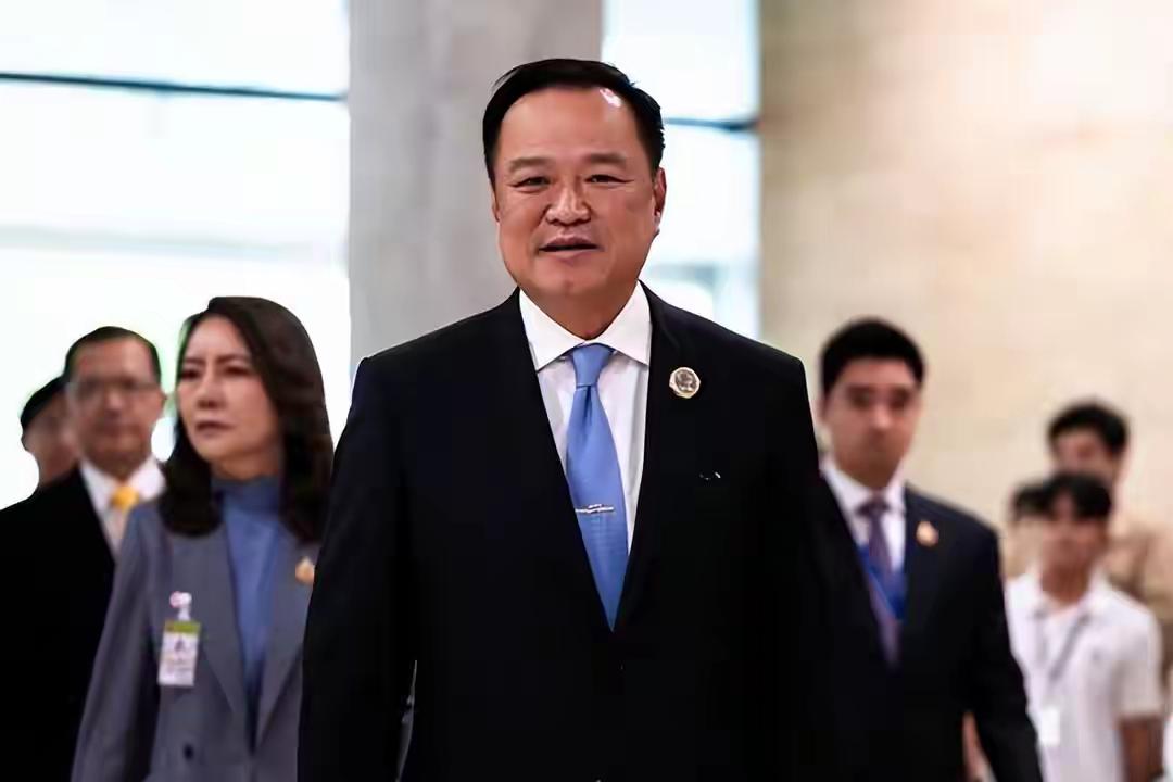 ​赋以厚望的泰国现总理阿努廷的选票近日又入选了，只排名第三，排名在人民党的纳塔蓬