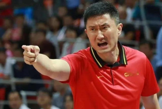 广东宏远迎多事之秋，杜锋新赛季举步维艰。先是徐杰被曝出轨加赌球。举报者指控徐杰