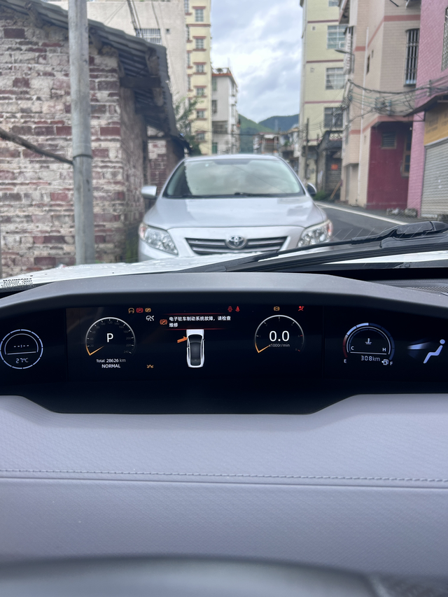 历时两年两个月，电瓶终于寿终正寝了车是23年4月买的，也没有加装日行灯什么的，