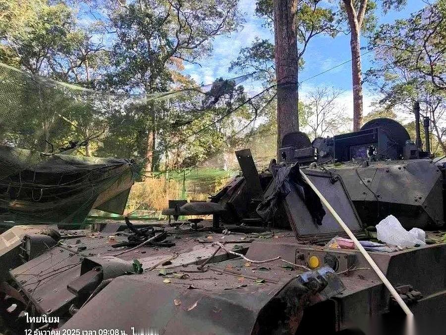 炮管子炸了。跟个大号炮仗似的，在战场上直接开花。咱们的VT-4坦克，在泰国。