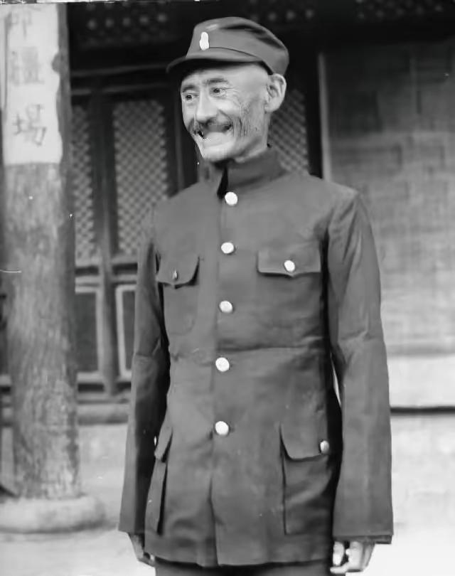 北平解放前夕，马占山去看望傅作义，问傅，打算怎么办？傅作义说有三条措施：把张家口