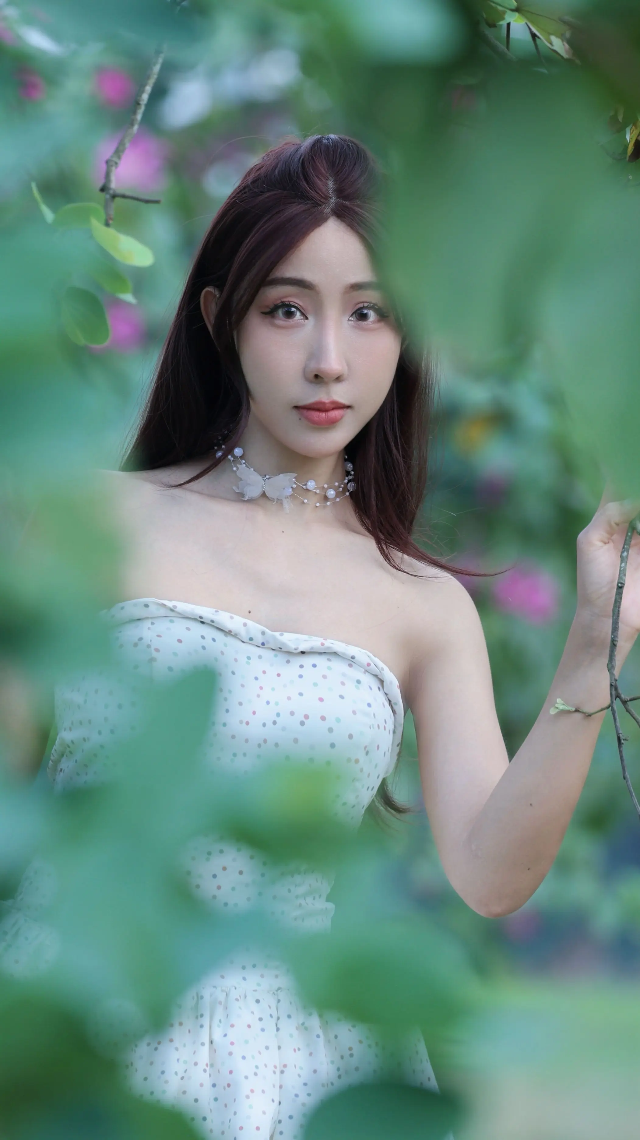 森系纯欲风 夏日拍照穿搭 花丛白裙 摄影