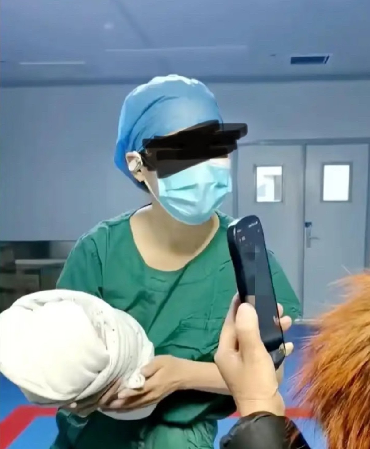 简直堪称史上最离谱的医闹！一位产妇羊水栓塞被救回来了，但她的家人却觉得，刘强东