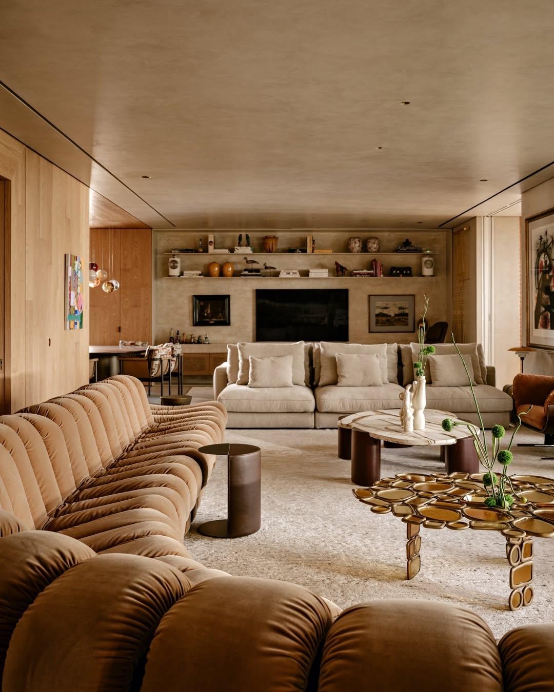 大空间的温柔表达，300㎡住宅里的温润氛围感一个有高级感的家装应该是怎样的?家