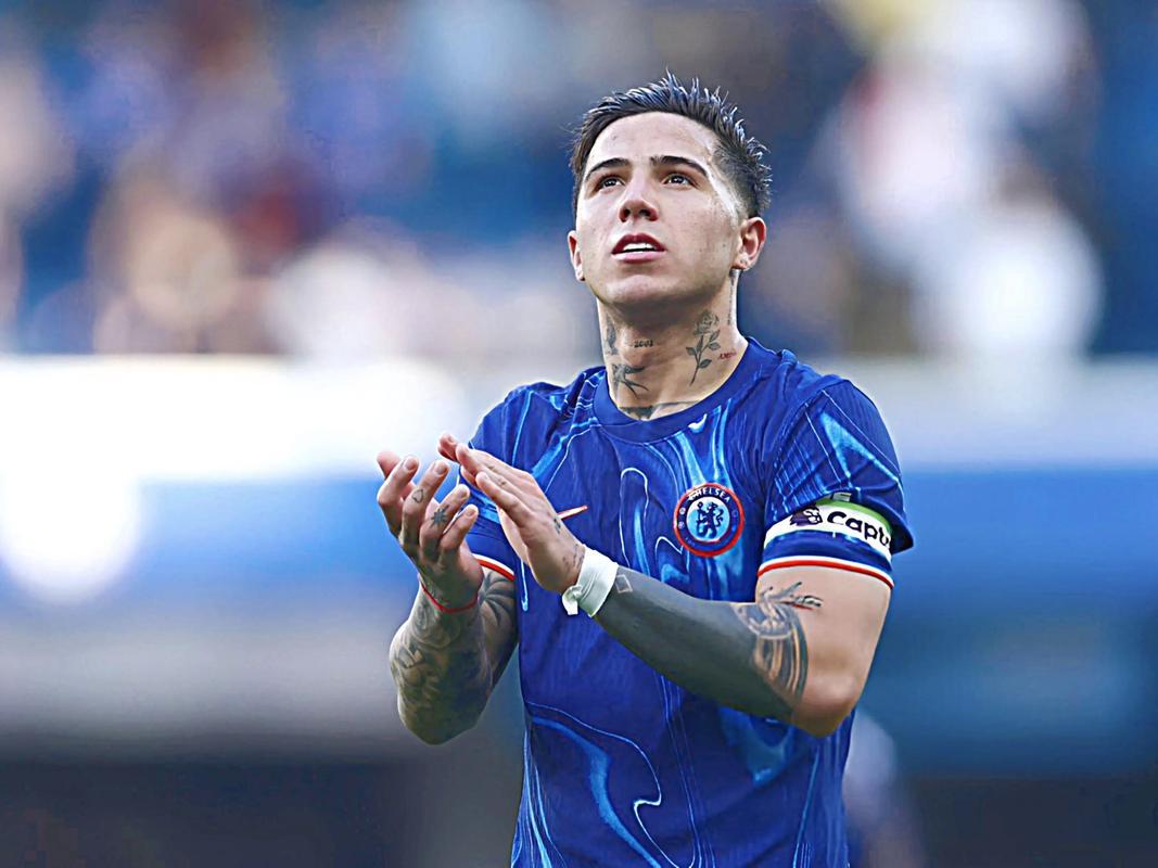 果然！在罗塞尼尔走后，切尔西就不一样了，尤其是现在的切尔西更少不了恩佐！恩佐打