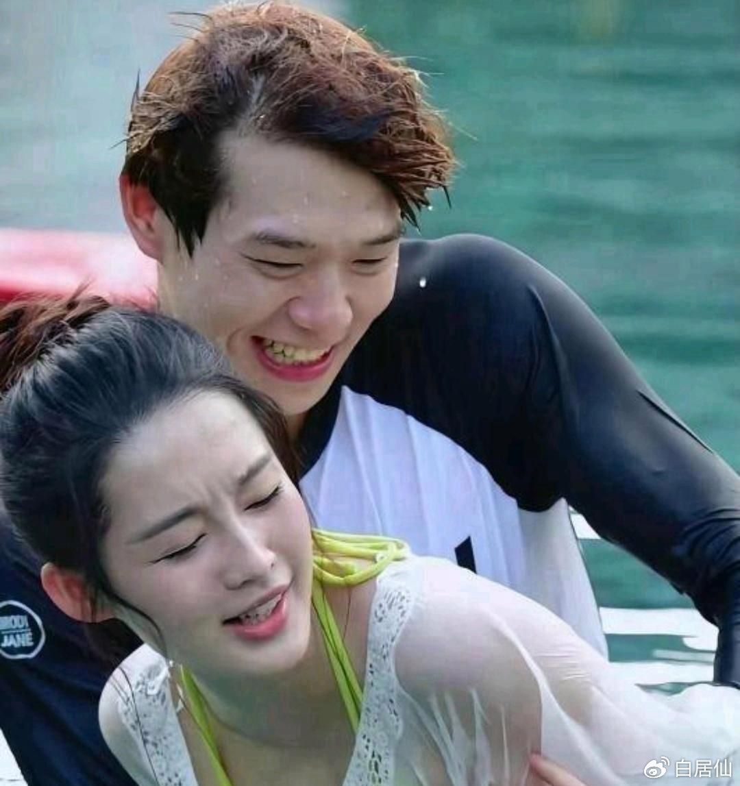 李沁恐怕是内娱女星中被占便宜最多的了吧。和男演员李某峰一起搭戏时，李沁因为剧情需