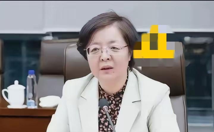 包钢集团董事长孟繁英的履程​女汉族1970.9生，工商硕士+正高工，现任包钢党