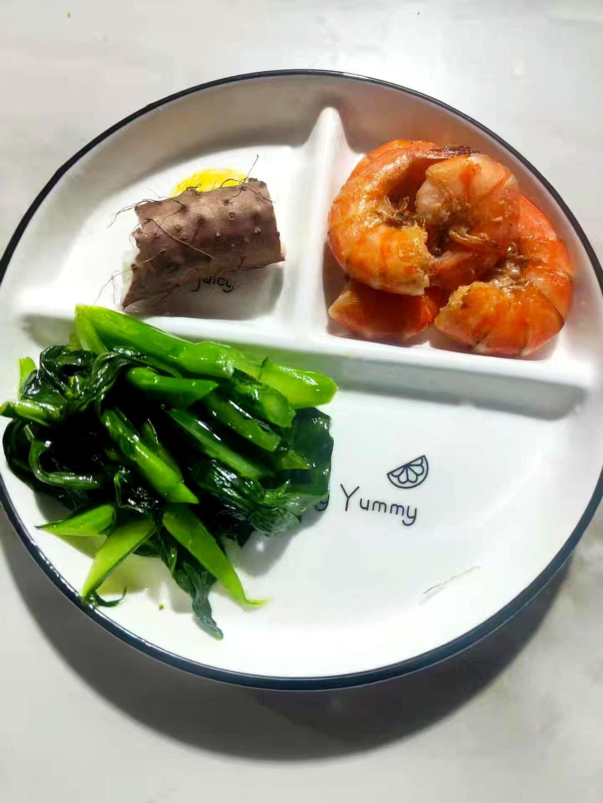 “拼命跑半小时，体重纹丝不动；慢悠悠散步40分钟，反而轻了四两。”昨晚，小区群里