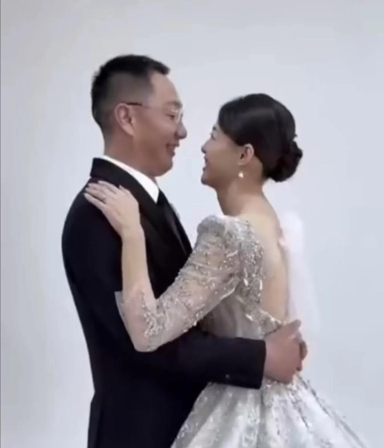 以前向道禄捐过款的网友心里得多堵得慌啊！道禄、她前妻、女儿、现女友连窝端！不只是