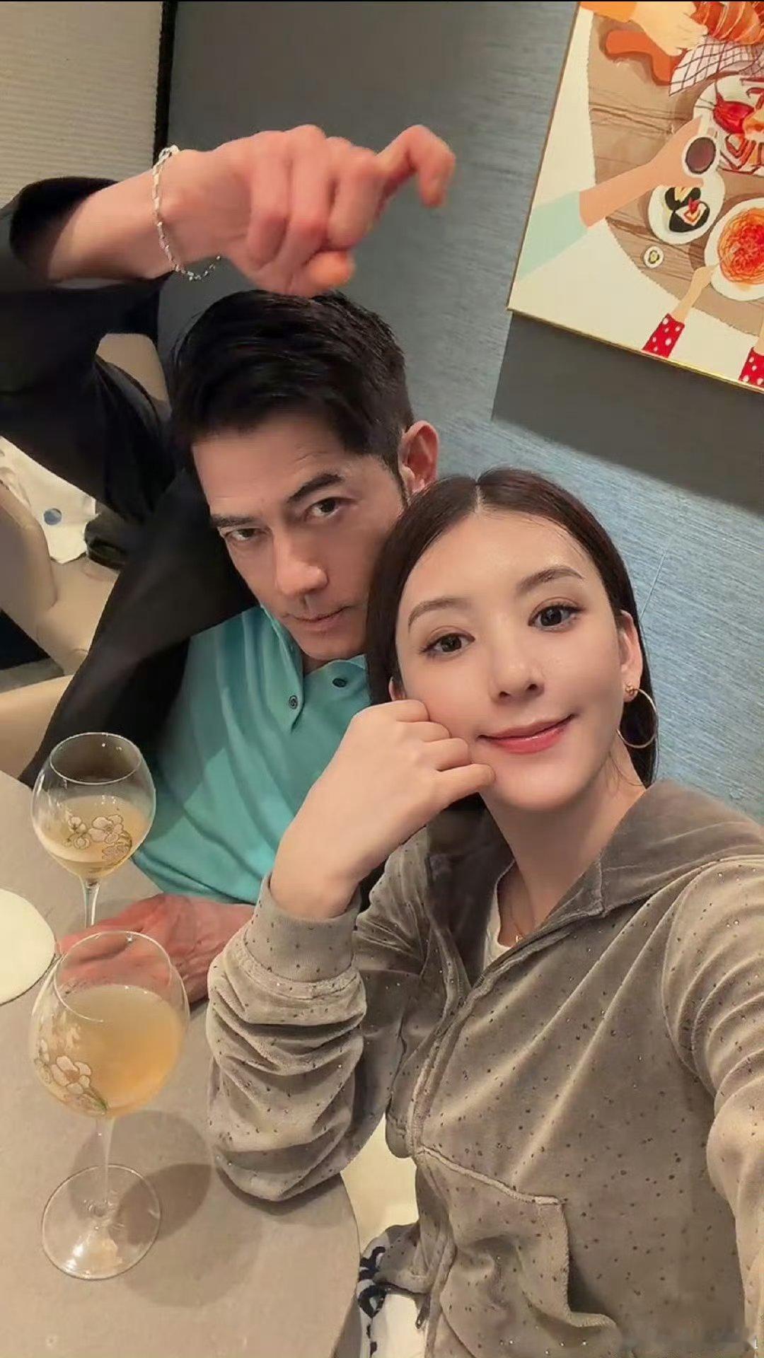 2026年4月18日，郭富城为庆祝与妻子方媛结婚九周年，赠送了一份引发网络热议的