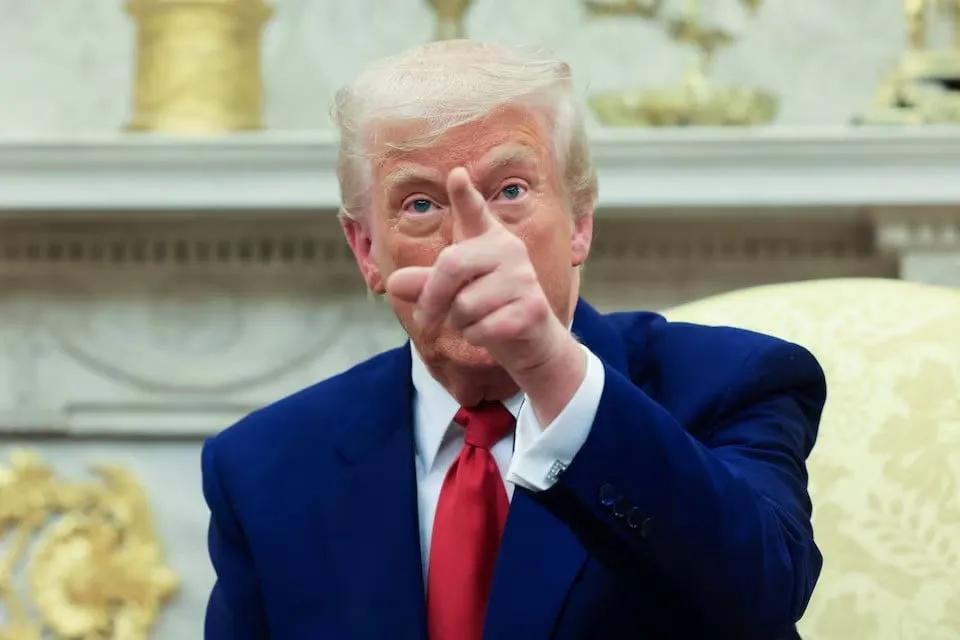 英国一位前议员发贴称：如果内塔尼亚胡死了，现在谁来统治美国？这不仅讽刺味儿十足，