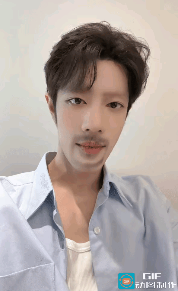 肖战工作室发布一段视频，画面展现他的搞怪形象，拍摄时间和内容仿佛引领粉丝回溯他的