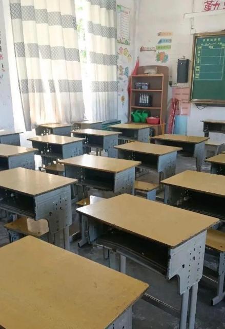 “吵翻天！”9月2日报道，四川，一年级新生群里，有家长提议交600元请保洁打扫卫