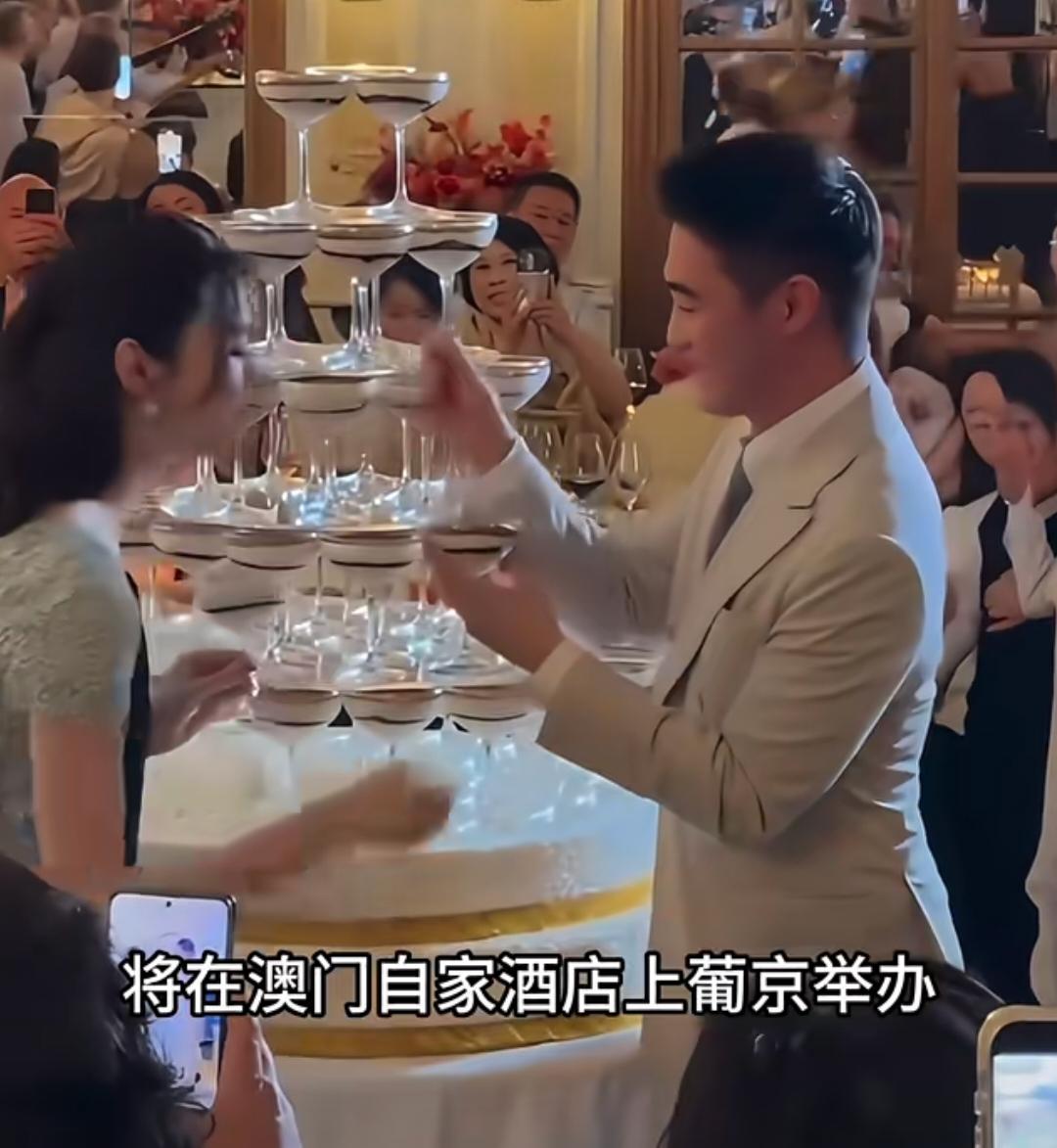 奚梦瑶跟何猷君的答谢宴将在今年在他们家的葡京酒店举行！！据说答谢宴上摆满鲜花，
