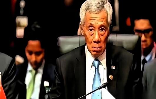 新加坡估计怎么也想不通。舒舒服服躺在马六甲海峡上收了几十年“过路费”，以为自己