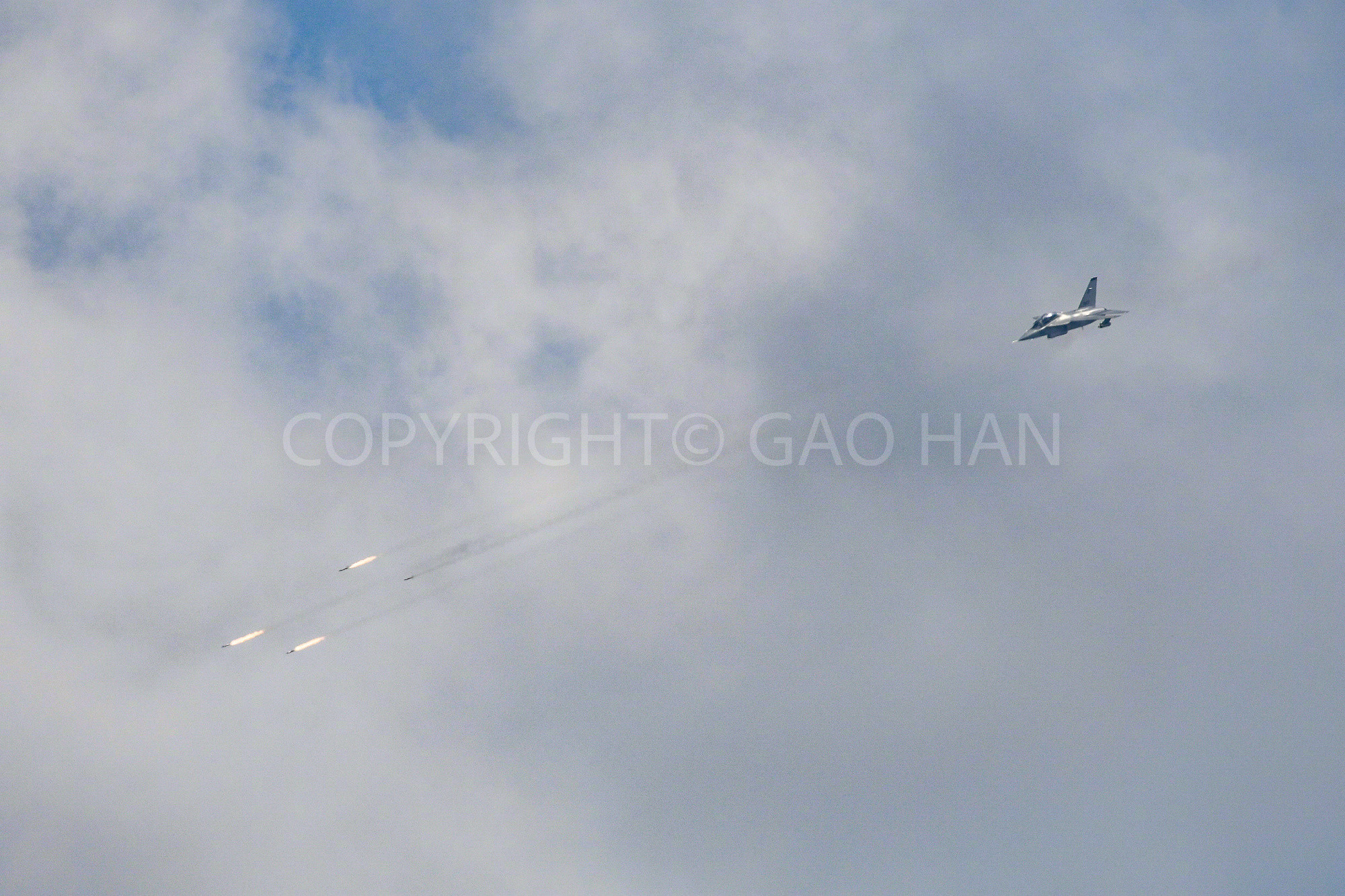 自2010年特殊构型的L-15亮相珠海航展后，再次拍到L-15已经是2017年，