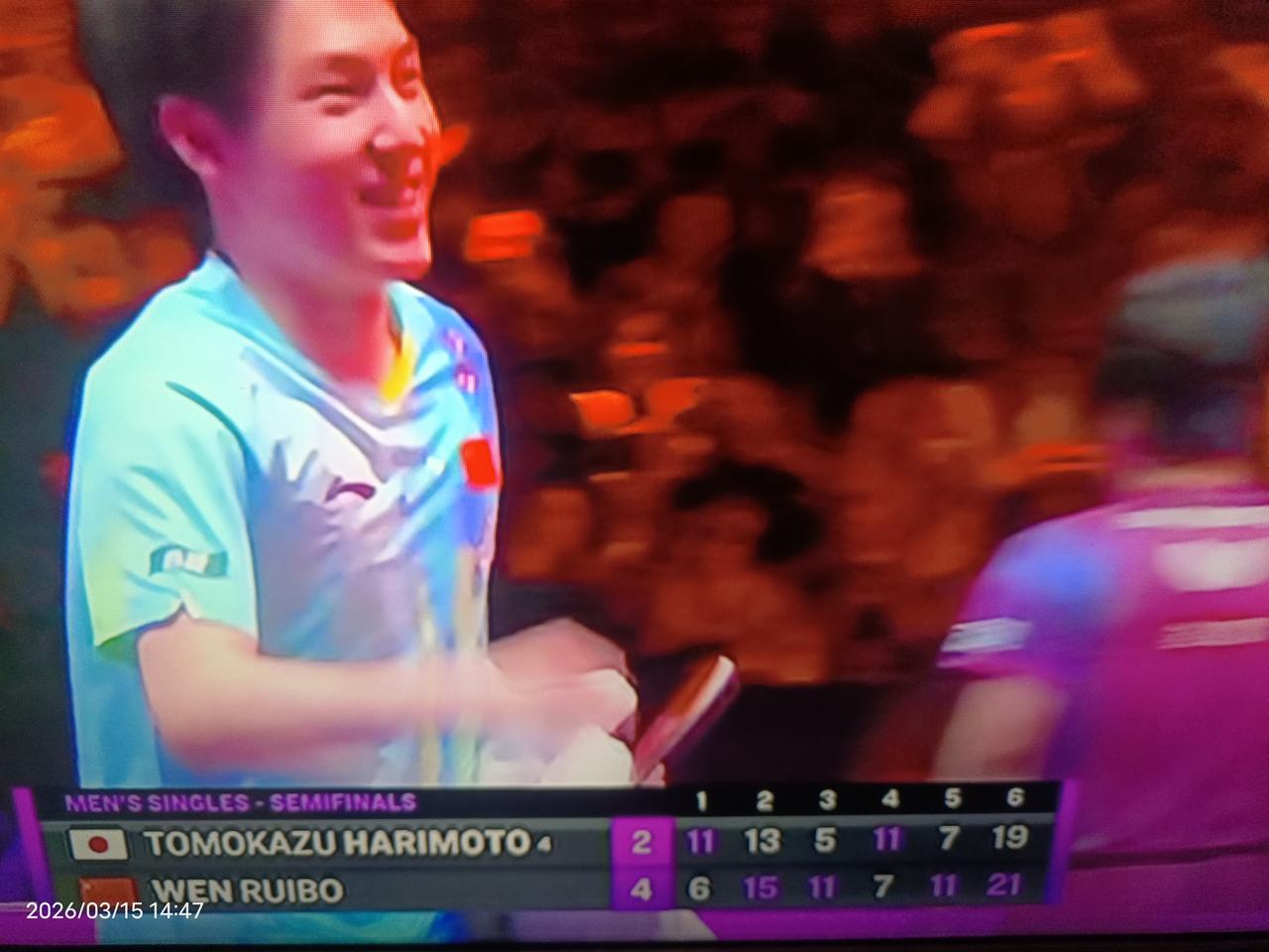 小温帅哥拼掉林诗栋的苦主张本智和闯进重庆冠军赛的决赛。在重庆冠军赛的半决赛中，