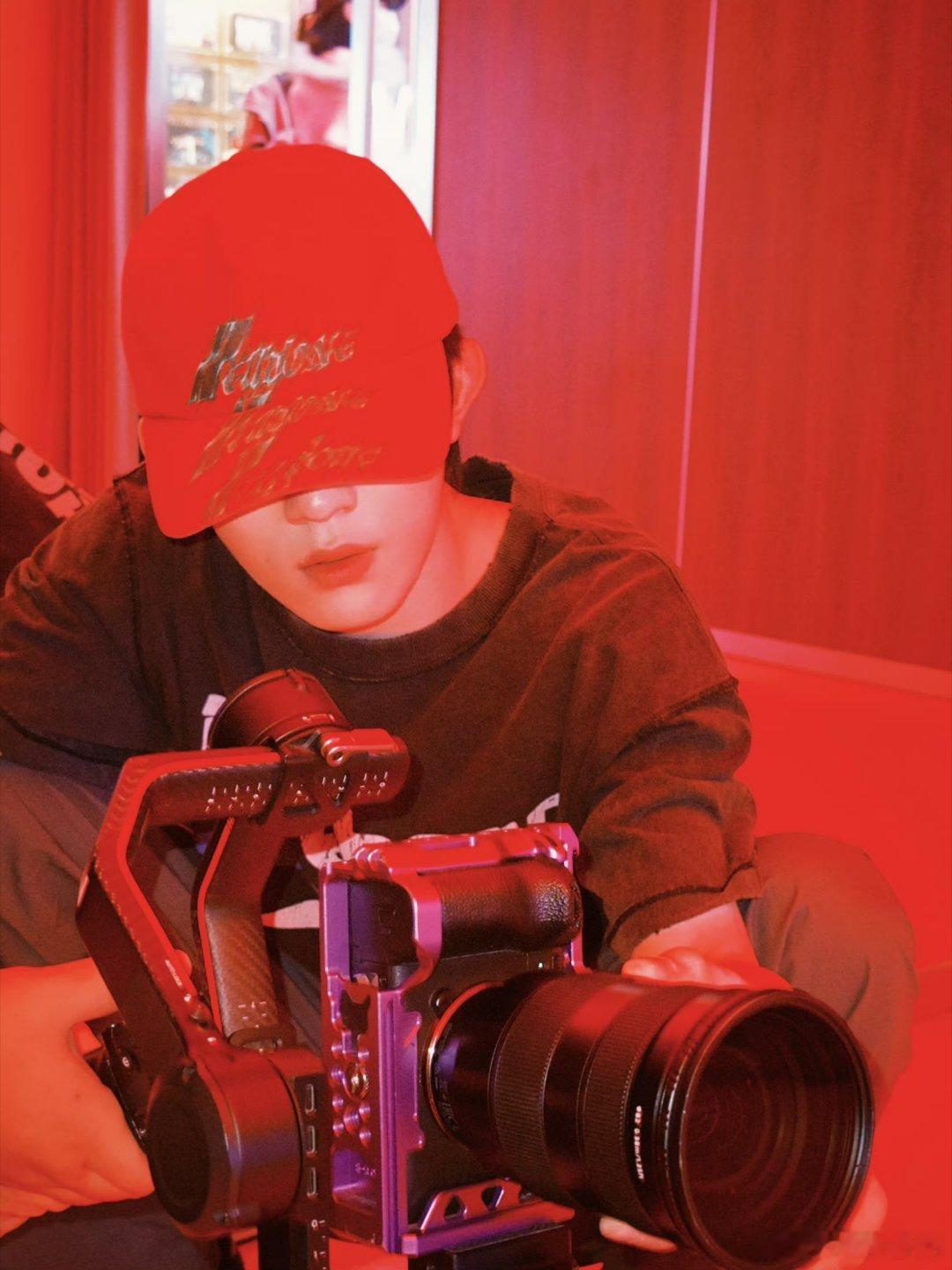 这个苏新皓有点太会自拍了成年后火力全开妈粉都变成