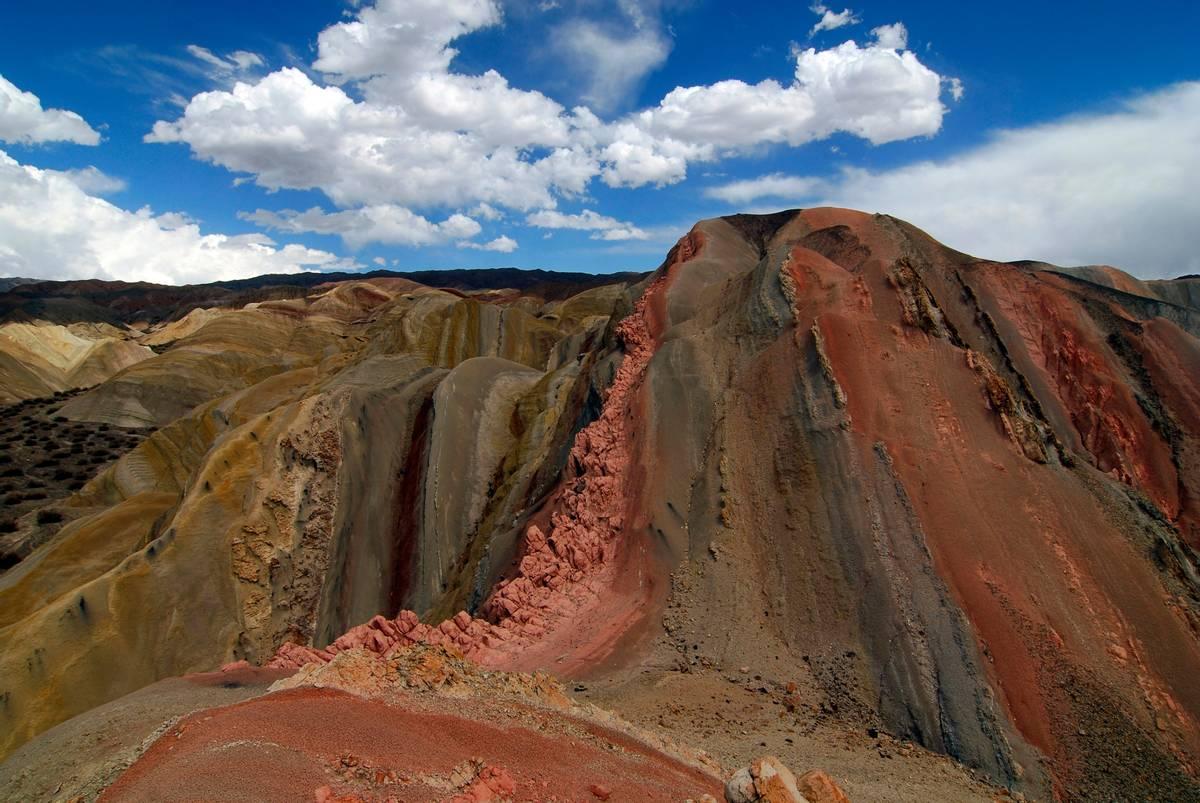 美国把欧洲“逼”上了绝路！咱们中国出台稀土出口管制后，美国和欧洲立马慌了，都