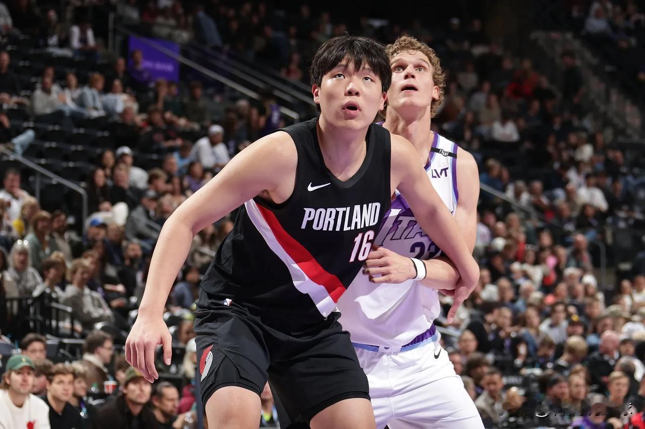 危险信号！北京时间11月1日，开拓者队在NBA杯首场较量中迎战掘金队，依靠格兰特