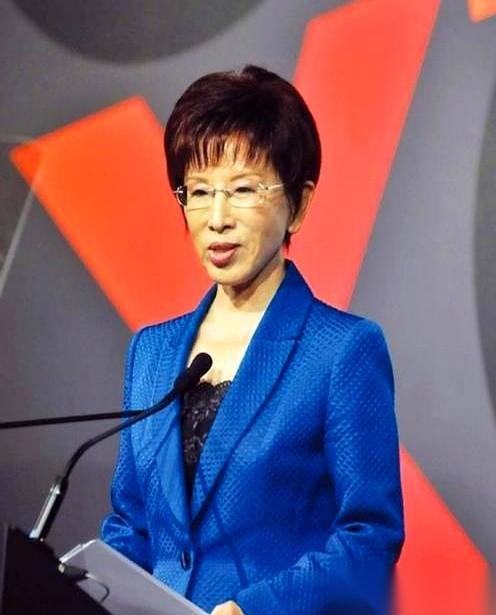 为啥骂洪秀柱的人突然安静？洪秀柱回来之后，那些人突然没声音了。前几天还