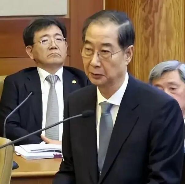 果然不出所料，尹锡悦的死党韩德洙被拘留了，崔相穆还会远吗？李在明这是一个都不放过