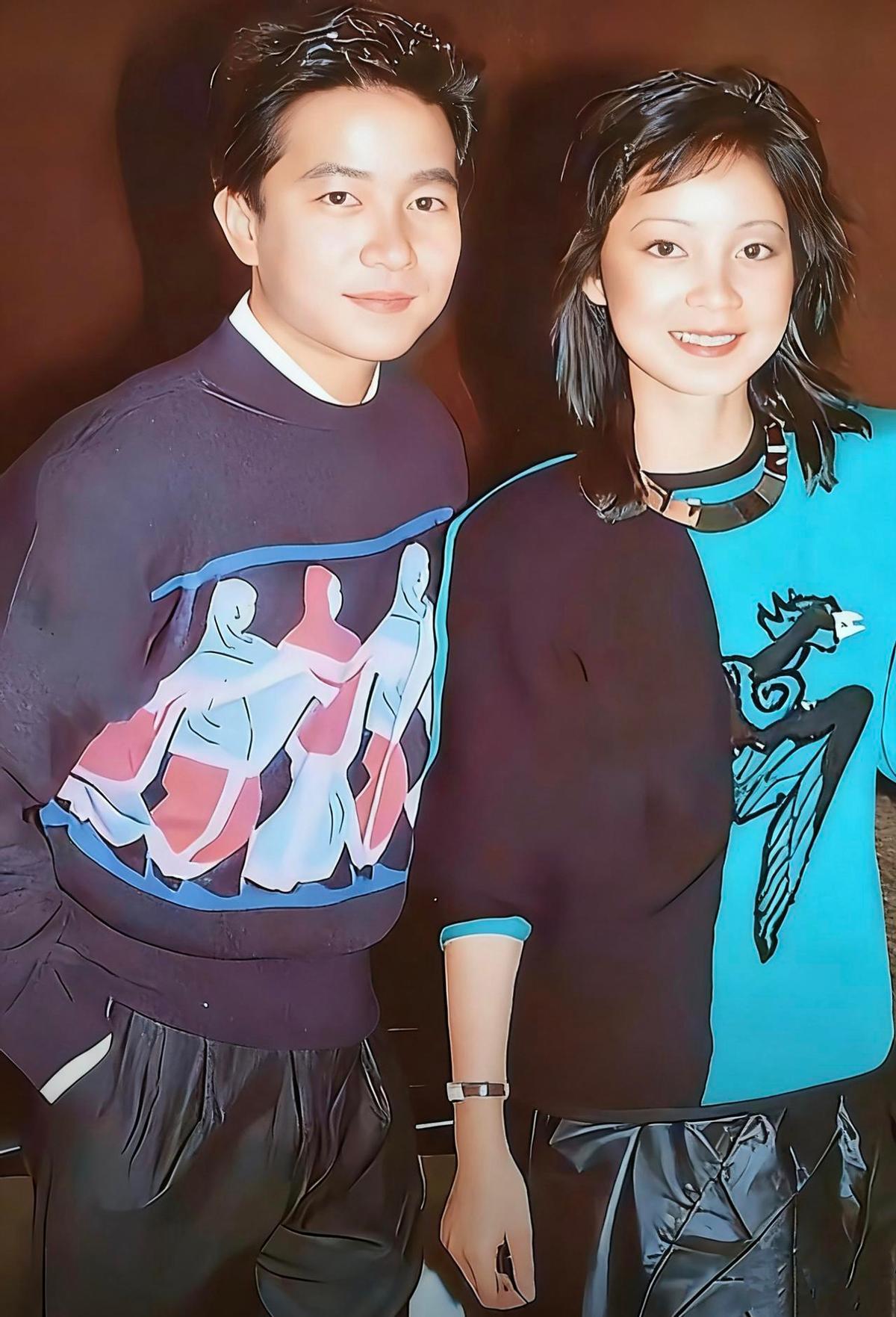 1982年那场合唱，没热搜，没直播，却成了港乐的白月光。陈百强穿白西装，像刚从