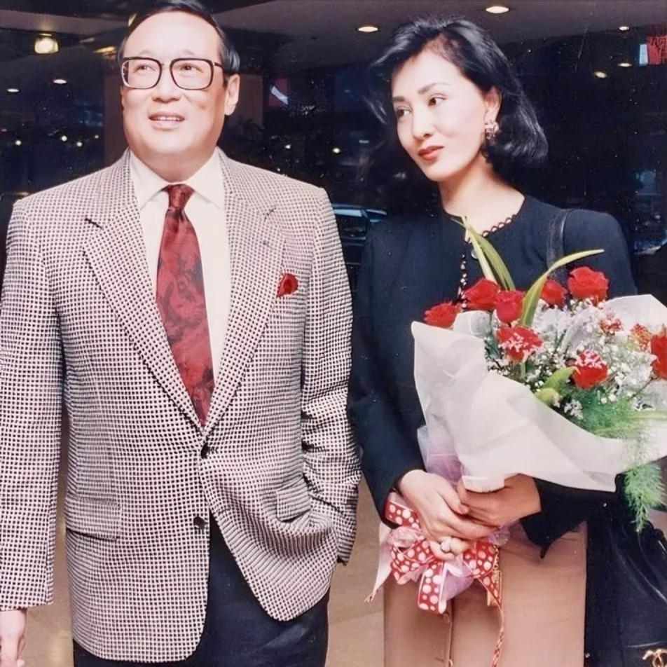 忍43年熬走所有对手，何莉莉才是顶级豪门阔太！香港船王之子赵世光婚内出轨不