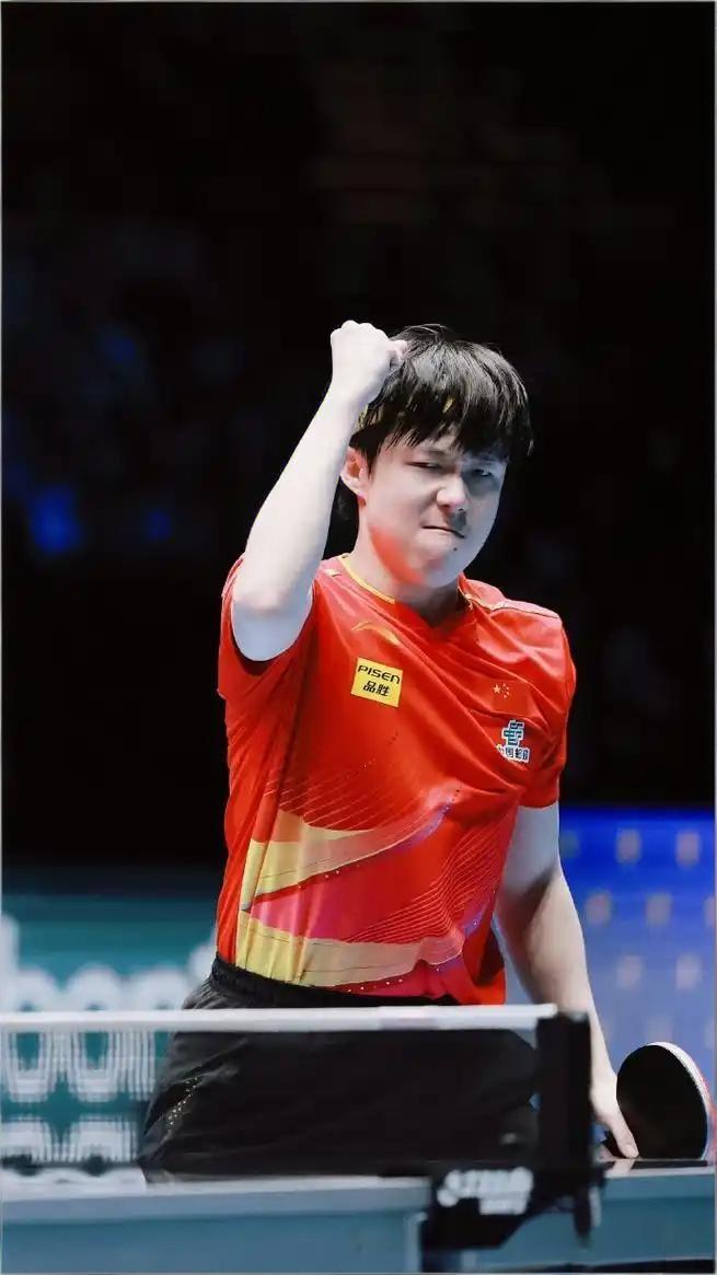 刚刚结束了一场WTT香港总决赛男单首轮比赛，男单1头号种子、世界排名第一的国乒选
