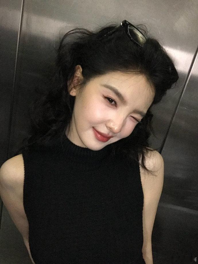 章若楠复古羊毛卷live图章若楠港风大美女章若楠复古羊毛卷也太美啦！港风大美女