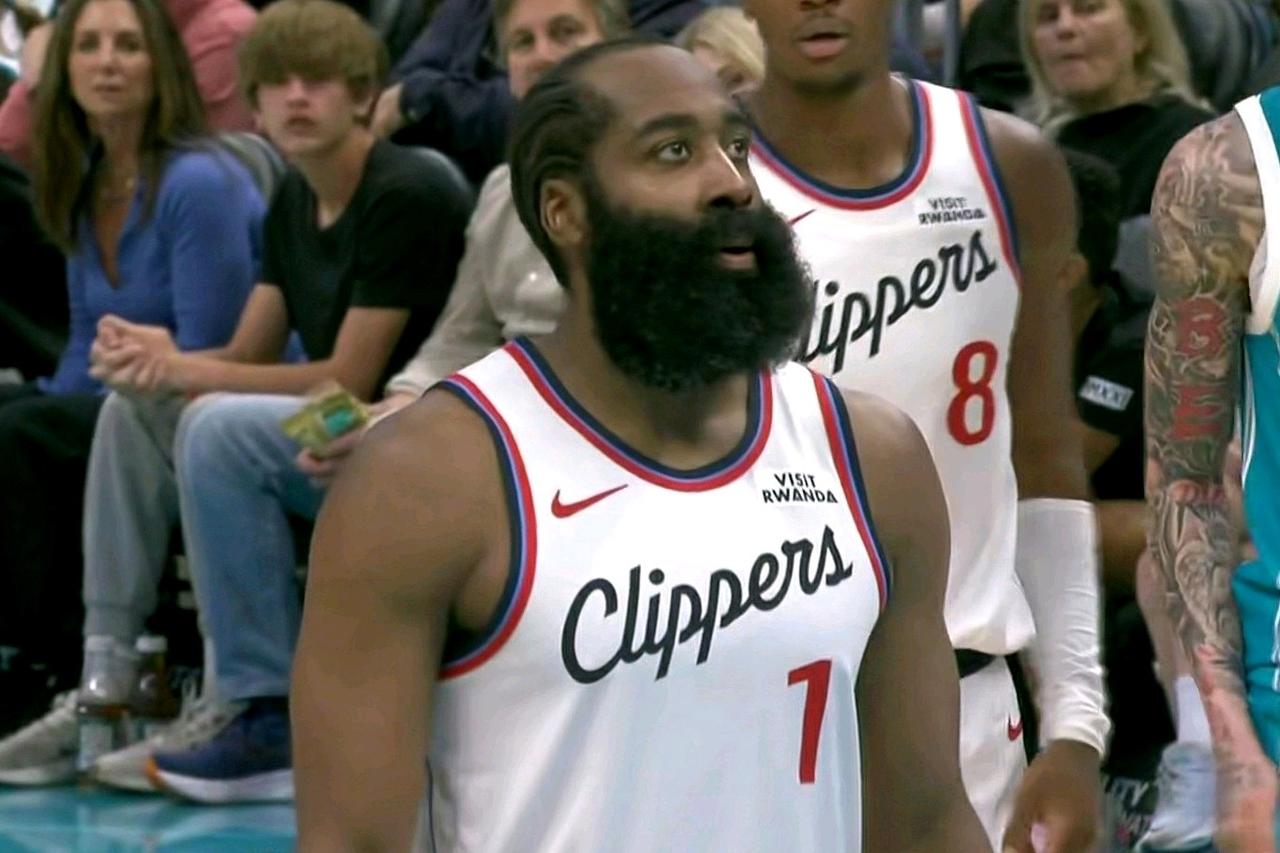 nba最恐怖的的得分盛宴诞生了！疯狂55+！熬夜看哈登的球迷太值了，绝对的n