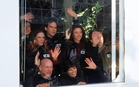 34年前美国曾做过一个实验，把4男4女关在一起两年，结果如何？1991年，美