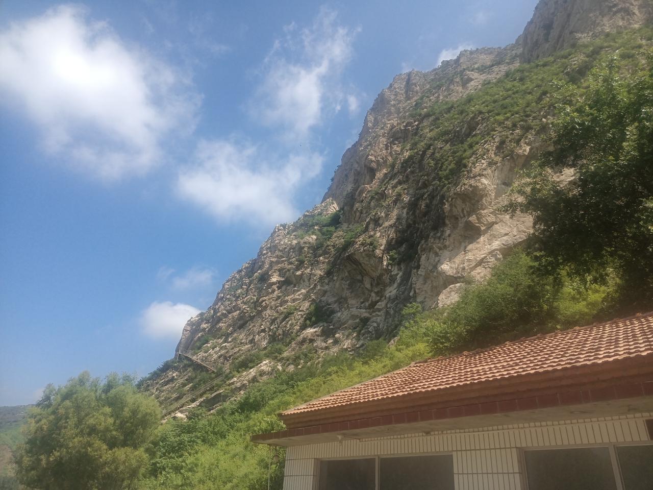 体彩排三昨晚开奖325，我昨天只推荐一组号码825。实在是和值没想对路数，