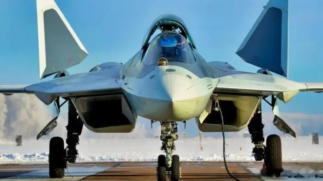 AL-51F-1发动机就位，扁平隐身喷嘴加持，苏-57将获真正超音速巡航2026