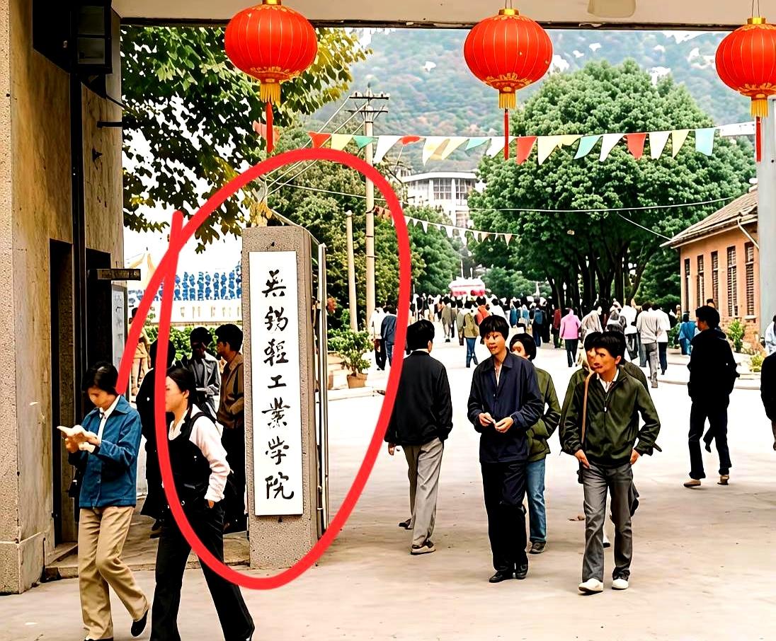 一张1987年的老照片，放到现在都39年了，你敢信？照片里这所学校后来在200