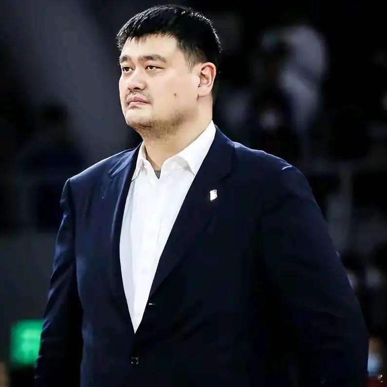 01年，姚明年收入211万元；13年，姚明年收入4670万元；12年，姚明年收入