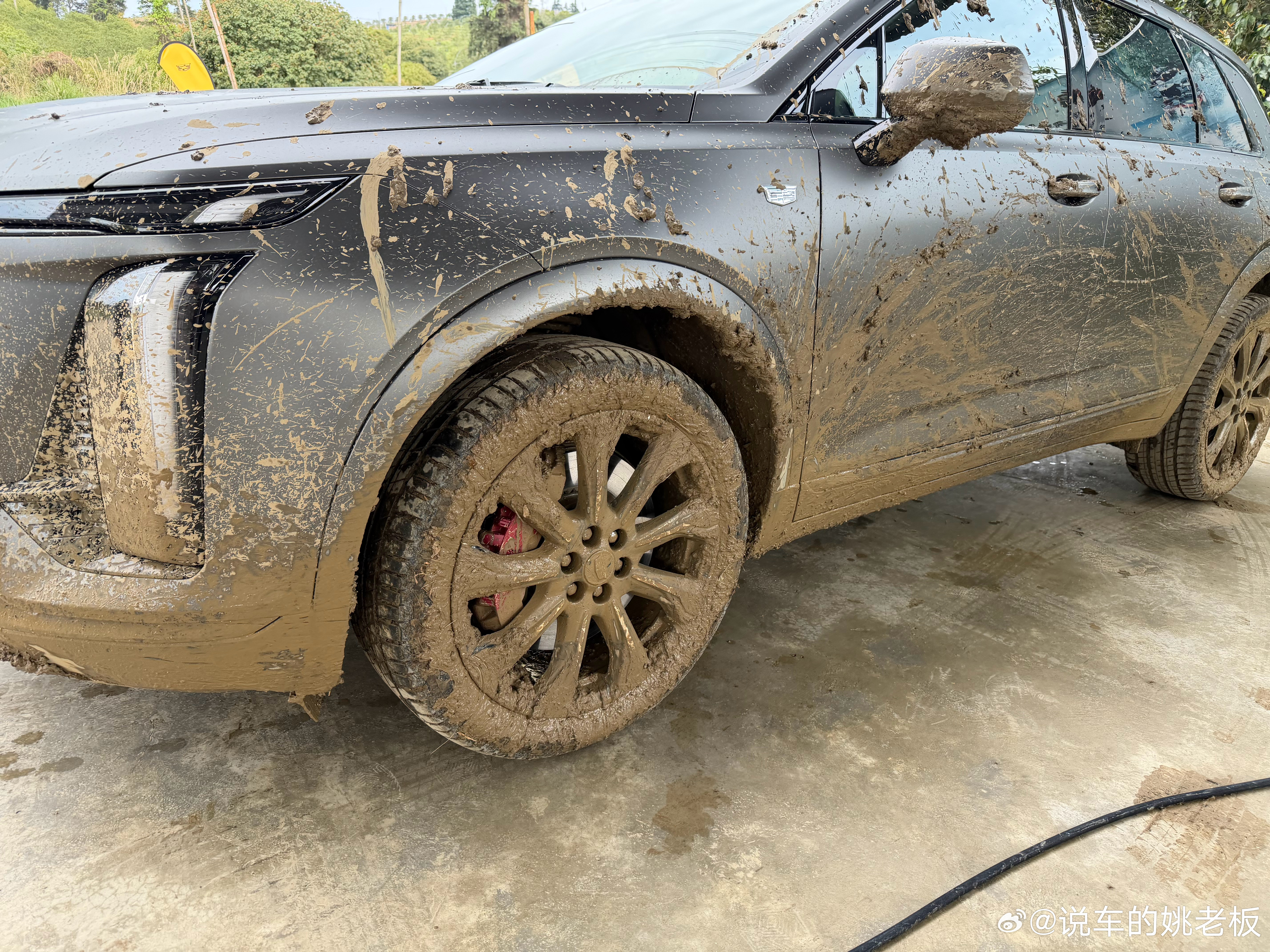洗车大哥看见这个造型直接懵了说没有200洗不了跟姚老板混一天吃9顿