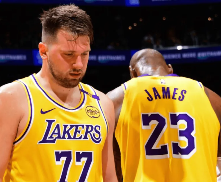 湖人昨天在圣诞大战惨败给火箭，遭遇了3连败。湖媒对于球队的现状，表示：“这不是