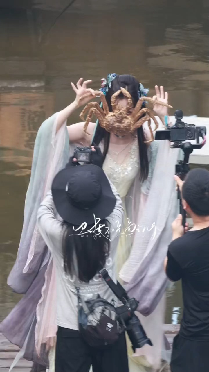 何盼香肩美背虾兵蟹将都有了，所以什么时候能看这一集虞书欣何盼