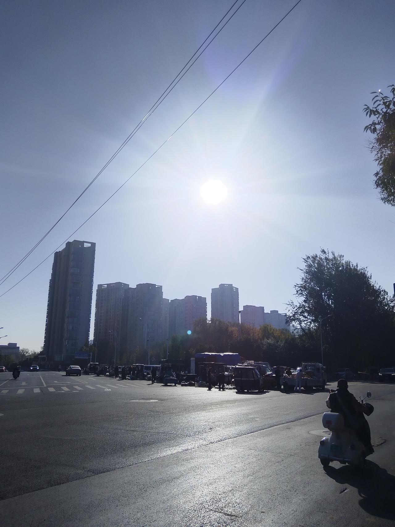 今天是从8月底开始连阴天之后，最好的一个天气今天中午温度会达到20多度明天天