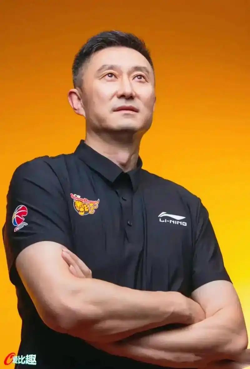 杜锋不吃这一套！9月18日中国男篮惨败日本男篮后，有球迷前往杜锋个人社交媒体
