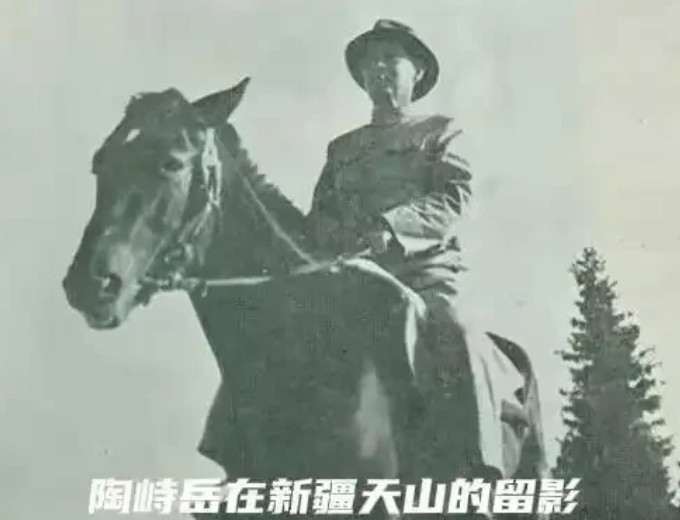 新疆起义前，青马军长马呈祥带着数千两黄金逃离。张治中去电挽留，马呈祥说：“我手上