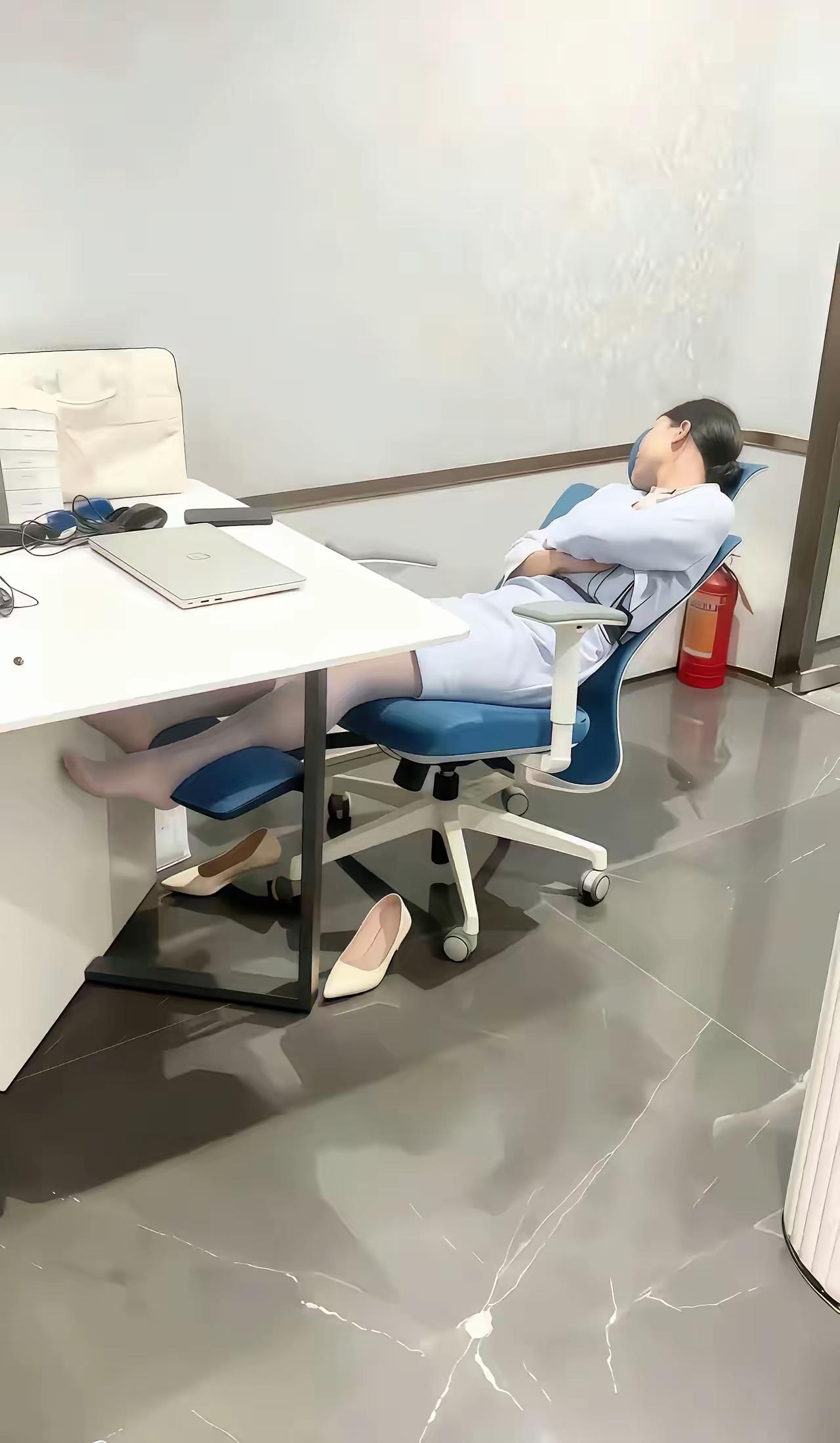中午睡觉有点味，找了半天原来在这。。。