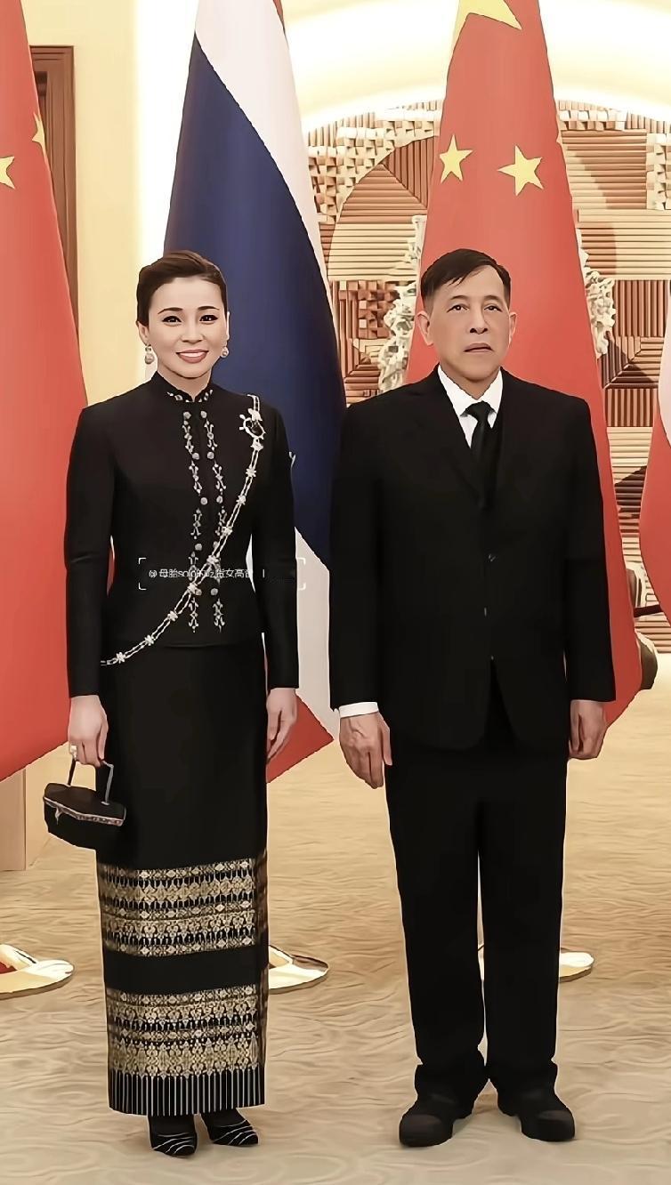 苏提达满足了很多男士对完美爱人的想象。温婉大气，文武双全，高颜值、高情商、接受