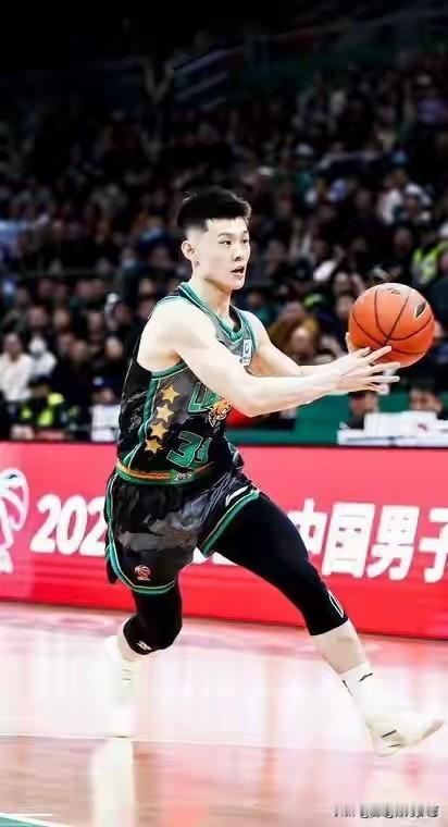 我大胆建议辽宁队进行以下交易:1.把王岚嵚交易去上海队，要么获得现金，要么李添