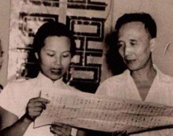 1977年，郭沫若病重之际，妻子任立群守在身旁，问他还有什么愿望，郭沫若提出想见