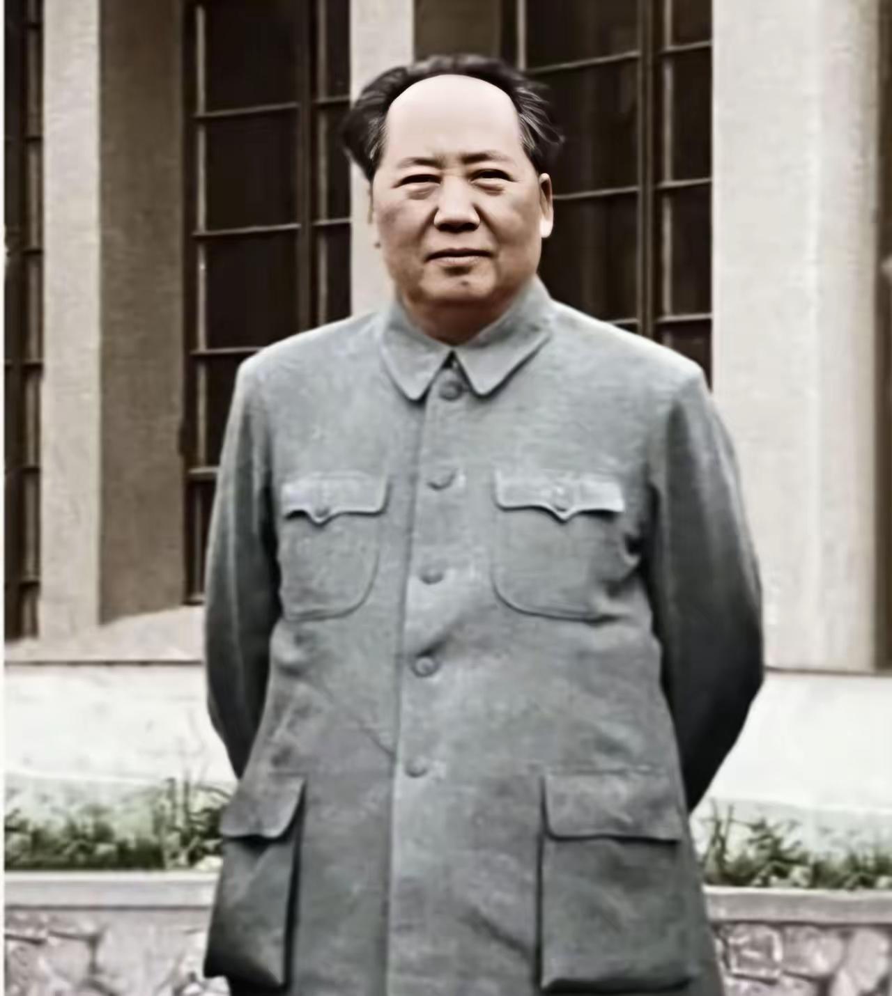 在老人心中人民大于一切，在人民心中伟人最亲。。。